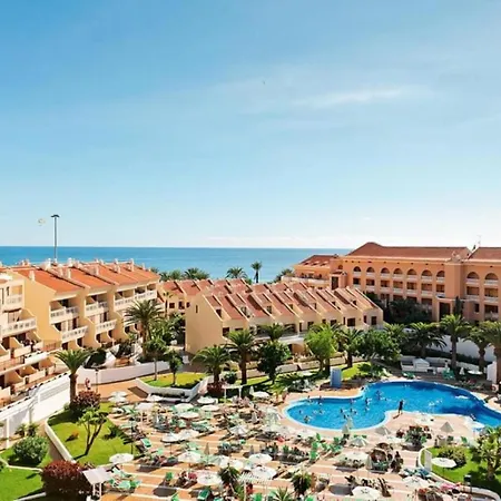 Two Bedroom In Beachfront Complex With Pool In Playa De Americas. * 美洲海滩
