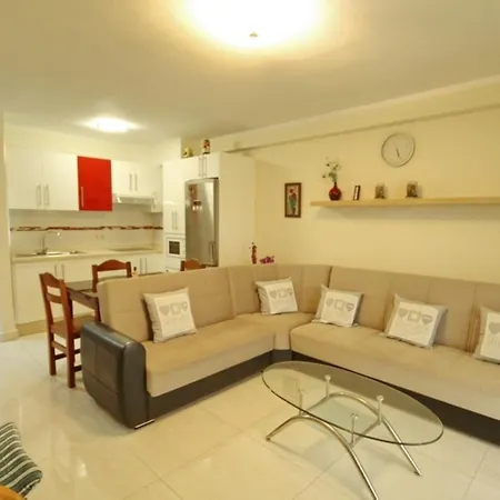 Two Bedroom In Beachfront Complex With Pool In Playa De Americas. 公寓 美洲海滩