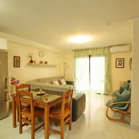公寓 Two Bedroom In Beachfront Complex With Pool In Playa De Americas. 美洲海滩