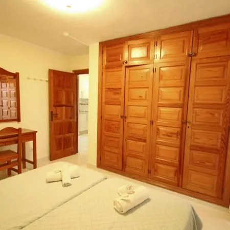 Two Bedroom In Beachfront Complex With Pool In Playa De Americas. 公寓 美洲海滩