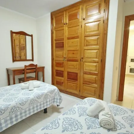 Two Bedroom In Beachfront Complex With Pool In Playa De Americas. Апартаменты Плая-де-лас-Америкас