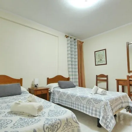 公寓 Two Bedroom In Beachfront Complex With Pool In Playa De Americas. *